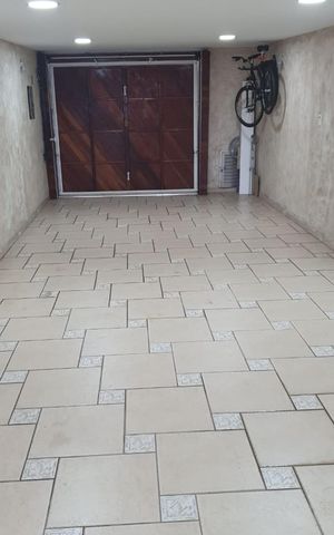 Casa à venda com 310m², 3 quartos e 4 vagas Casa à venda com 310m², 3 quartos e 4 vagasGaragem