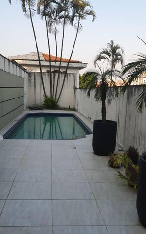 Casa à venda com 310m², 3 quartos e 4 vagas Casa à venda com 310m², 3 quartos e 4 vagasPiscina