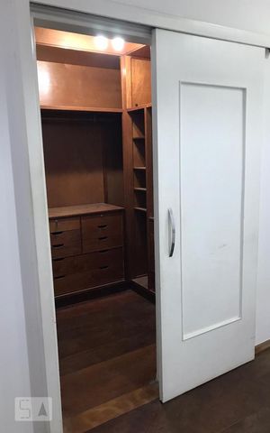 Casa à venda com 240m², 3 quartos e 2 vagas Casa à venda com 240m², 3 quartos e 2 vagasCloset