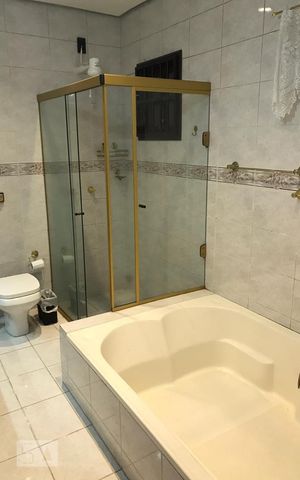 Casa à venda com 240m², 3 quartos e 2 vagas Casa à venda com 240m², 3 quartos e 2 vagasBanheiro 2