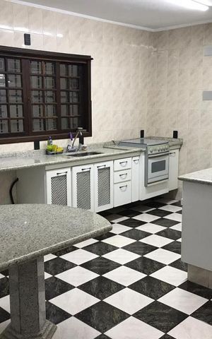 Casa à venda com 240m², 3 quartos e 2 vagas Casa à venda com 240m², 3 quartos e 2 vagasCozinha