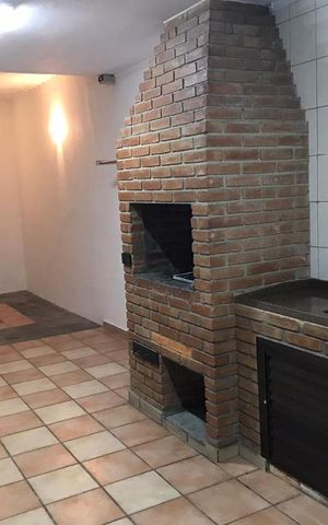 Casa à venda com 240m², 3 quartos e 2 vagas Casa à venda com 240m², 3 quartos e 2 vagasChurrasqueira