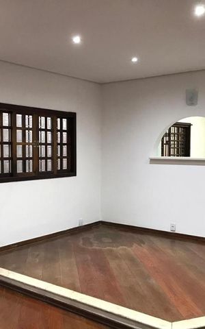 Casa à venda com 240m², 3 quartos e 2 vagas Casa à venda com 240m², 3 quartos e 2 vagasSala 2