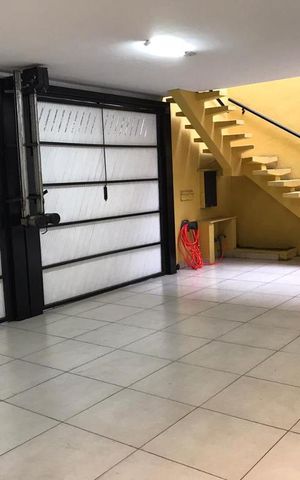 Casa à venda com 240m², 3 quartos e 2 vagas Casa à venda com 240m², 3 quartos e 2 vagasGaragem