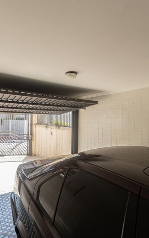 Casa à venda com 250m², 3 quartos e 2 vagas Casa à venda com 250m², 3 quartos e 2 vagasGaragem