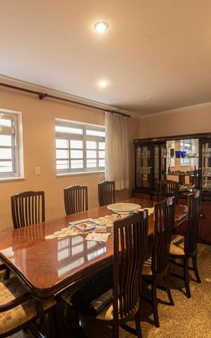 Casa à venda com 250m², 3 quartos e 2 vagas Casa à venda com 250m², 3 quartos e 2 vagasCopa