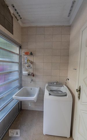 Casa à venda com 250m², 3 quartos e 2 vagas Casa à venda com 250m², 3 quartos e 2 vagasÁrea de Serviço