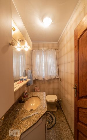 Casa à venda com 250m², 3 quartos e 2 vagas Casa à venda com 250m², 3 quartos e 2 vagasLavabo