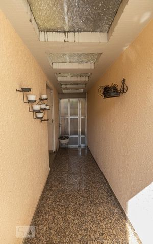 Casa à venda com 250m², 3 quartos e 2 vagas Casa à venda com 250m², 3 quartos e 2 vagasÁrea comum