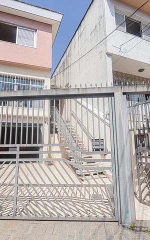 Casa à venda com 250m², 3 quartos e 2 vagas Casa à venda com 250m², 3 quartos e 2 vagasFachada