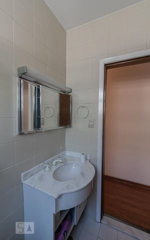 Casa à venda com 250m², 3 quartos e 2 vagas Casa à venda com 250m², 3 quartos e 2 vagasBanheiro Social