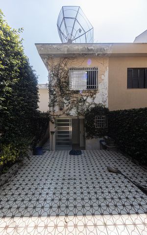 Casa à venda com 250m², 3 quartos e 2 vagas Casa à venda com 250m², 3 quartos e 2 vagasTerraço