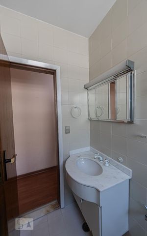 Casa à venda com 250m², 3 quartos e 2 vagas Casa à venda com 250m², 3 quartos e 2 vagasBanheiro Social 2