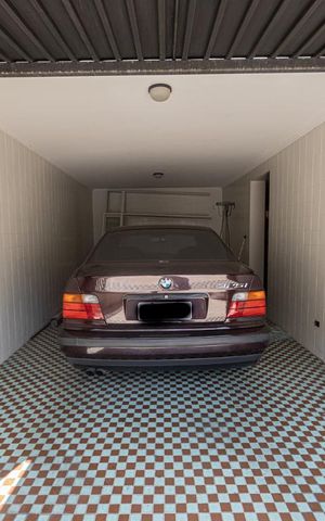 Casa à venda com 250m², 3 quartos e 2 vagas Casa à venda com 250m², 3 quartos e 2 vagasGaragem