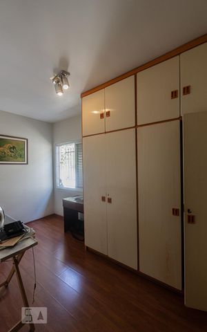 Casa à venda com 250m², 3 quartos e 2 vagas Casa à venda com 250m², 3 quartos e 2 vagasQuarto 1