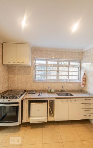 Casa à venda com 250m², 3 quartos e 2 vagas Casa à venda com 250m², 3 quartos e 2 vagasCozinha