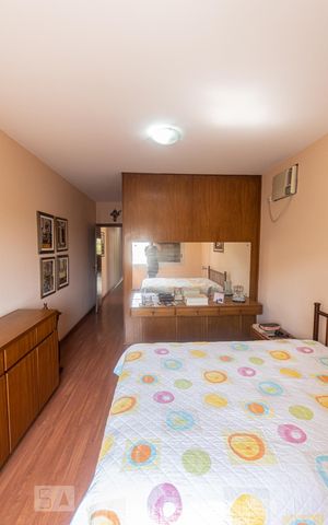 Casa à venda com 250m², 3 quartos e 2 vagas Casa à venda com 250m², 3 quartos e 2 vagasQuarto 2