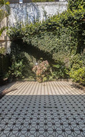 Casa à venda com 250m², 3 quartos e 2 vagas Casa à venda com 250m², 3 quartos e 2 vagasTerraço