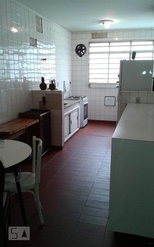 Casa à venda com 176m², 4 quartos e 2 vagas Casa à venda com 176m², 4 quartos e 2 vagasCozinha