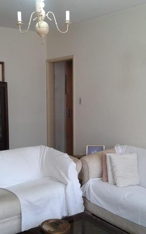 Casa à venda com 176m², 4 quartos e 2 vagas Casa à venda com 176m², 4 quartos e 2 vagasSala