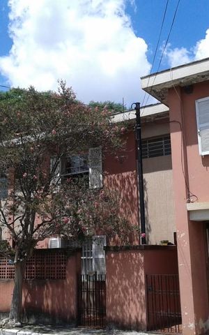 Casa à venda com 176m², 4 quartos e 2 vagas Casa à venda com 176m², 4 quartos e 2 vagasFachada