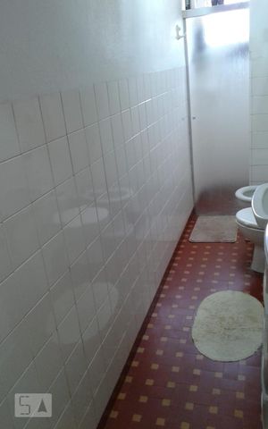 Casa à venda com 176m², 4 quartos e 2 vagas Casa à venda com 176m², 4 quartos e 2 vagasBanheiro