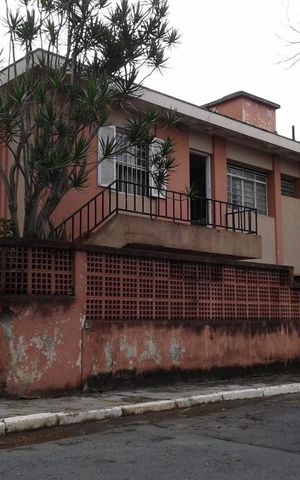 Casa à venda com 176m², 4 quartos e 2 vagas Casa à venda com 176m², 4 quartos e 2 vagasFachada