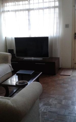 Casa à venda com 176m², 4 quartos e 2 vagas Casa à venda com 176m², 4 quartos e 2 vagasSala