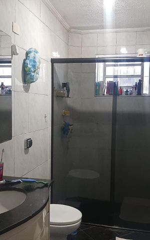 Casa à venda com 180m², 4 quartos e 3 vagas Casa à venda com 180m², 4 quartos e 3 vagasBanheiro