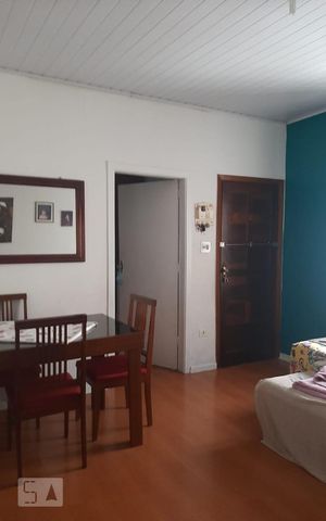 Casa à venda com 180m², 4 quartos e 3 vagas Casa à venda com 180m², 4 quartos e 3 vagasSala