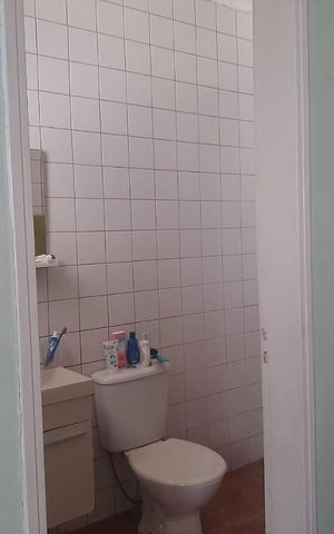 Casa à venda com 180m², 4 quartos e 3 vagas Casa à venda com 180m², 4 quartos e 3 vagasBanheiro