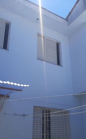 Casa à venda com 180m², 4 quartos e 3 vagas Casa à venda com 180m², 4 quartos e 3 vagasFachada