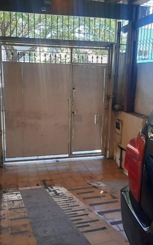 Casa à venda com 180m², 4 quartos e 3 vagas Casa à venda com 180m², 4 quartos e 3 vagasGaragem