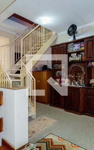 Casa à venda com 216m², 3 quartos e 4 vagas Casa à venda com 216m², 3 quartos e 4 vagasHall - Andar Superior