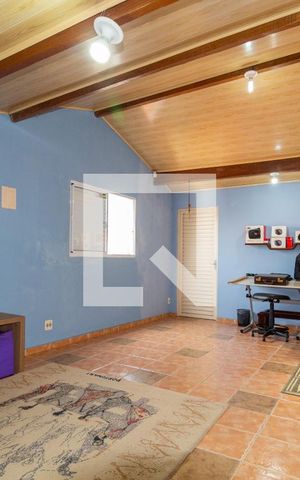Casa à venda com 216m², 3 quartos e 4 vagas Casa à venda com 216m², 3 quartos e 4 vagasSótão