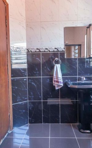 Casa à venda com 250m², 4 quartos e 2 vagasBanheiro