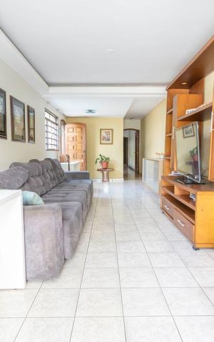 Casa à venda com 250m², 4 quartos e 2 vagasSala