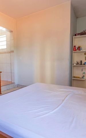 Casa à venda com 250m², 4 quartos e 2 vagasSuíte