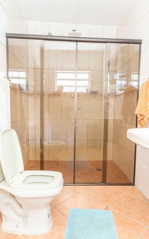 Casa à venda com 250m², 4 quartos e 2 vagasBanheiro da Suíte