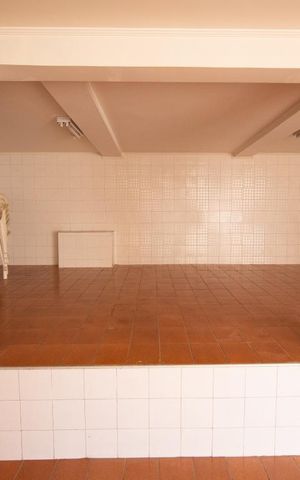 Casa à venda com 272m², 3 quartos e 5 vagas Casa à venda com 272m², 3 quartos e 5 vagasSalão de festas