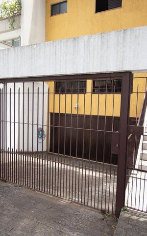 Casa à venda com 272m², 3 quartos e 5 vagas Casa à venda com 272m², 3 quartos e 5 vagasFachada