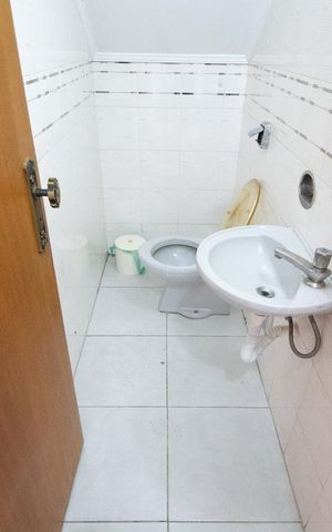 Casa à venda com 272m², 3 quartos e 5 vagas Casa à venda com 272m², 3 quartos e 5 vagasLavabo