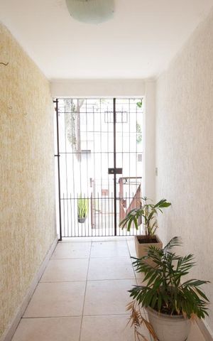 Casa à venda com 272m², 3 quartos e 5 vagas Casa à venda com 272m², 3 quartos e 5 vagasHall
