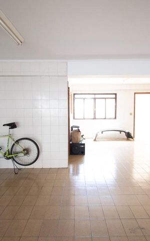 Casa à venda com 272m², 3 quartos e 5 vagas Casa à venda com 272m², 3 quartos e 5 vagasGaragem