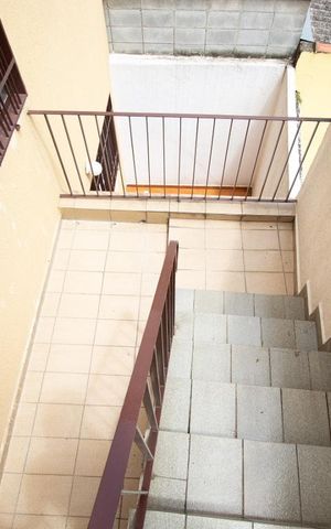 Casa à venda com 272m², 3 quartos e 5 vagas Casa à venda com 272m², 3 quartos e 5 vagasEscada 2 andar