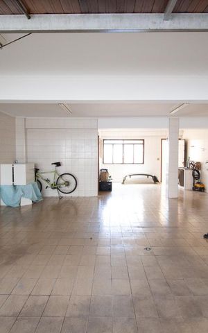 Casa à venda com 272m², 3 quartos e 5 vagas Casa à venda com 272m², 3 quartos e 5 vagasGaragem