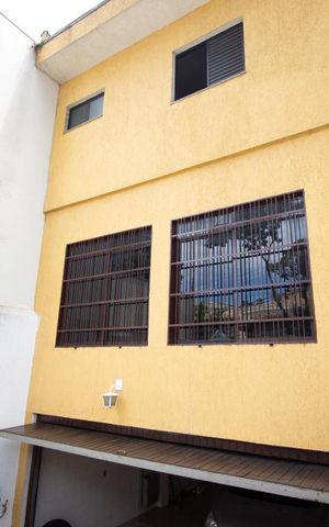 Casa à venda com 272m², 3 quartos e 5 vagas Casa à venda com 272m², 3 quartos e 5 vagasFachada