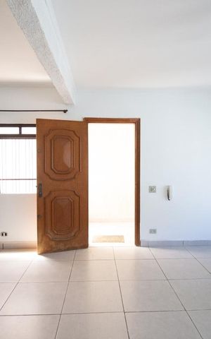 Casa à venda com 272m², 3 quartos e 5 vagas Casa à venda com 272m², 3 quartos e 5 vagasSala