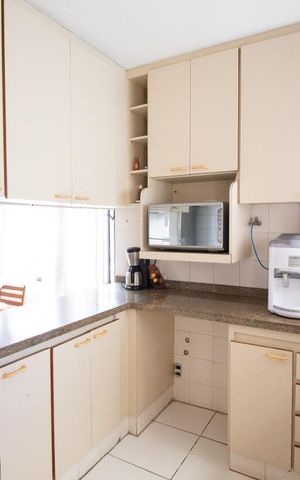Casa à venda com 272m², 3 quartos e 5 vagas Casa à venda com 272m², 3 quartos e 5 vagasCozinha