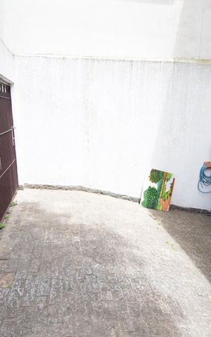 Casa à venda com 272m², 3 quartos e 5 vagas Casa à venda com 272m², 3 quartos e 5 vagasEntrada